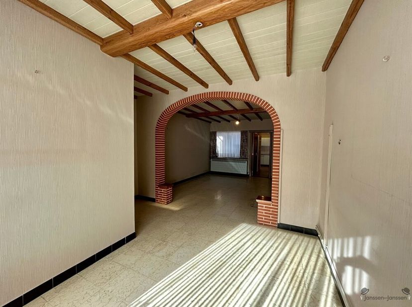 Stap binnen in deze centraal gelegen woning en ontdek meteen de sterke troeven die dit pand te bieden heeft.<br />
Troeven om in de verf te zetten zij