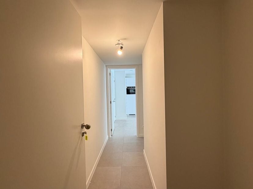 Ben je op zoek naar een splinternieuw, comfortabel appartement waar je heerlijk tot rust kunt komen, maar toch overal dichtbij bent? Dit prachtige app
