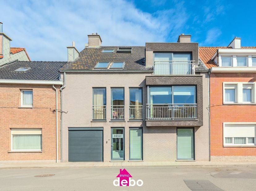 Op een bijzonder gunstige ligging in Bredene bevindt zich dit verzorgd en instapklaar gelijkvloersappartement, ideaal voor wie comfortabel en rustig w