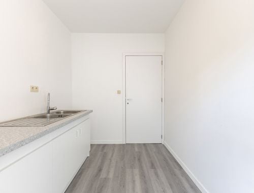                                         Handelszaak te huur in Marchienne-au-Pont, € 675
