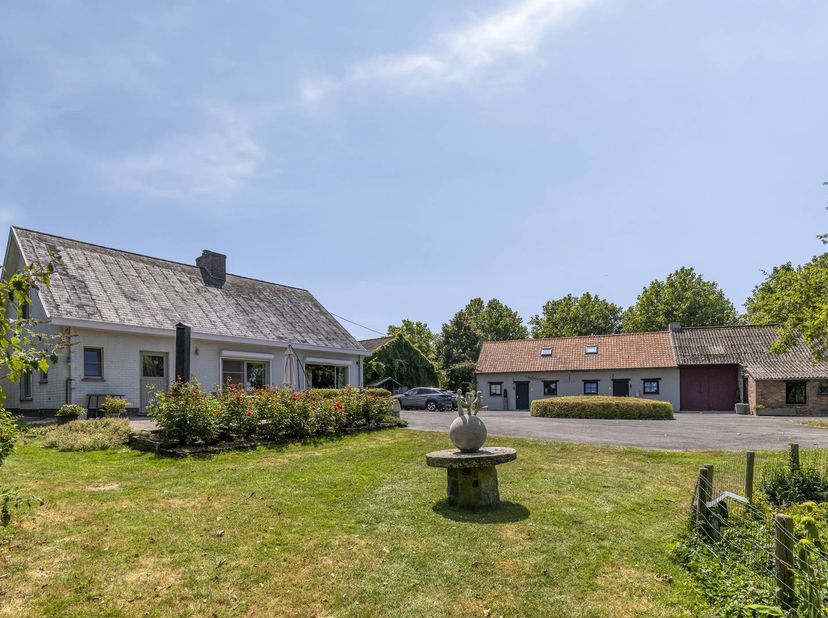 Huis te koop in Eikhoek 1,
                    8690 Hoogstade