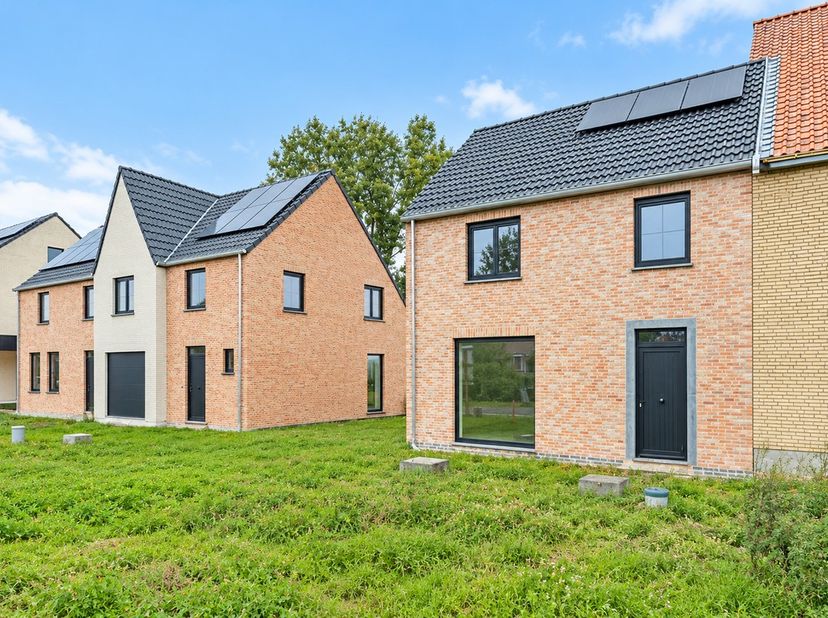 Huis te koop in Arisdonk 105,
                    9950 Waarschoot