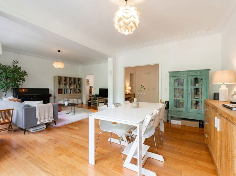 BRUSSELS – Just a stone’s throw from the Bois de la Cambre and Avenue Franklin Roosevelt, spacious APARTMENT (3bed/1bath) of ±151 sqm (according to EP