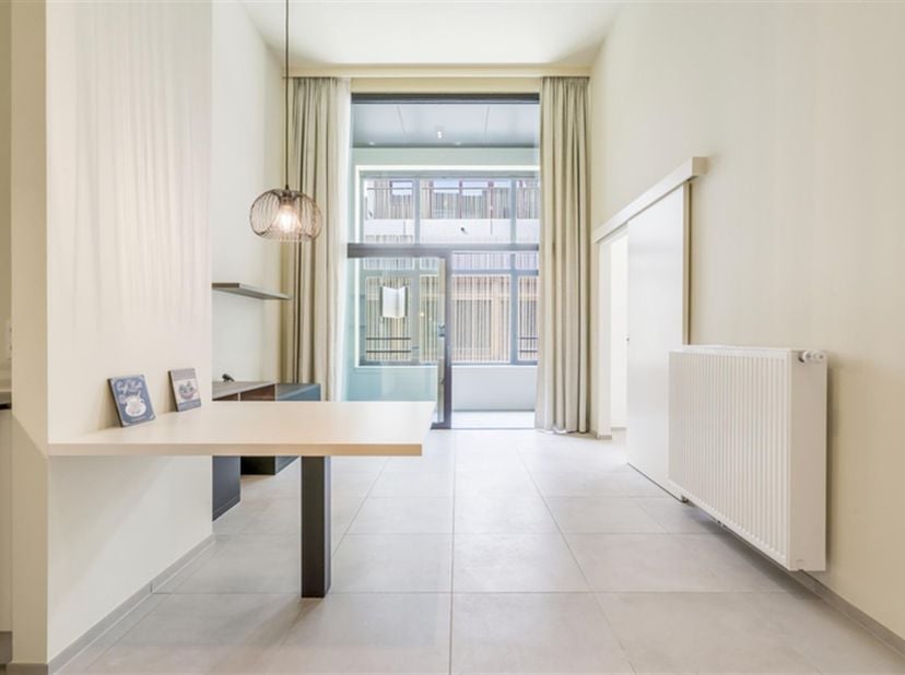 Deze erkende assistentiewoning is gelegen in het centrum van Kortrijk op amper 350 meter van de Grote Markt en op 1 minuut wandelen van het Shoppingce