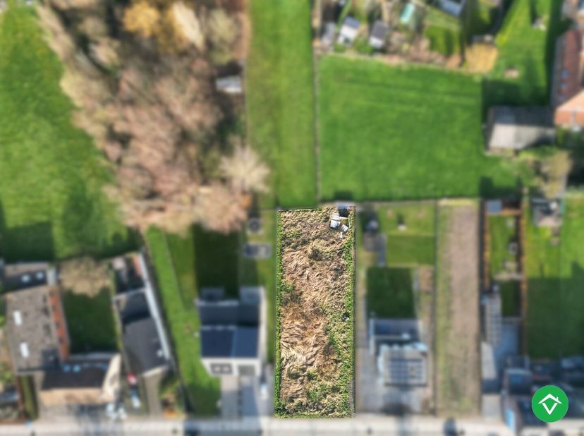 In het pittoreske stadje Ronse is een prachtig stuk grond te koop met een perceeloppervlakte van 1243 m². Deze ruime grond biedt een scala aan mogelij
