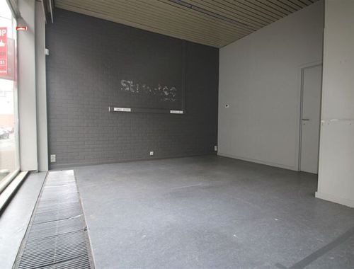                                         Rez-de-chaussée commercial à vendre à Menen, € 85.000
