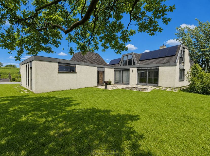 Biedingen vanaf 349.000 EUR!<br />
<br />
LICHTRIJKE OPEN BEBOUWING&amp;nbsp;met uitbreidingsmogelijkheden in het landelijke, pittoreske Mater. Deze VERDE