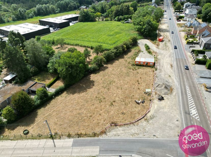 PROJECTGROND op toplocatie op de hoek van de Maastrichtersteenweg met de Eerste-Meistraat.<br />
Bent u op zoek naar een projectgrond met tal van ontw