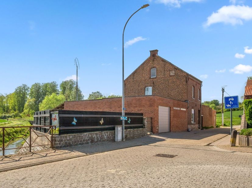 Open house zaterdag 29 augustus van 10.30 u - 12.00 u.<br />
Deze gezellige woning is gelegen in het rustige Hoegaarden en is een open bebouwing met v