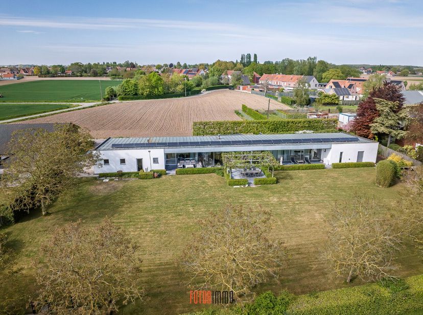 www.egaalstraat26.be<br />
In 95 werd een weldoordacht bouwplan uitgewerkt met licht en ruimte als uitgangspunt. Het resultaat, een eerder modernistis