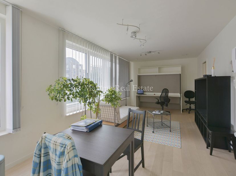 Maxime Real Estate biedt u dit prachtige studio aan.<br />
Gelegen in een eenrichtingsstraat dicht bij de Europese School van Woluwe, openbaar vervoer