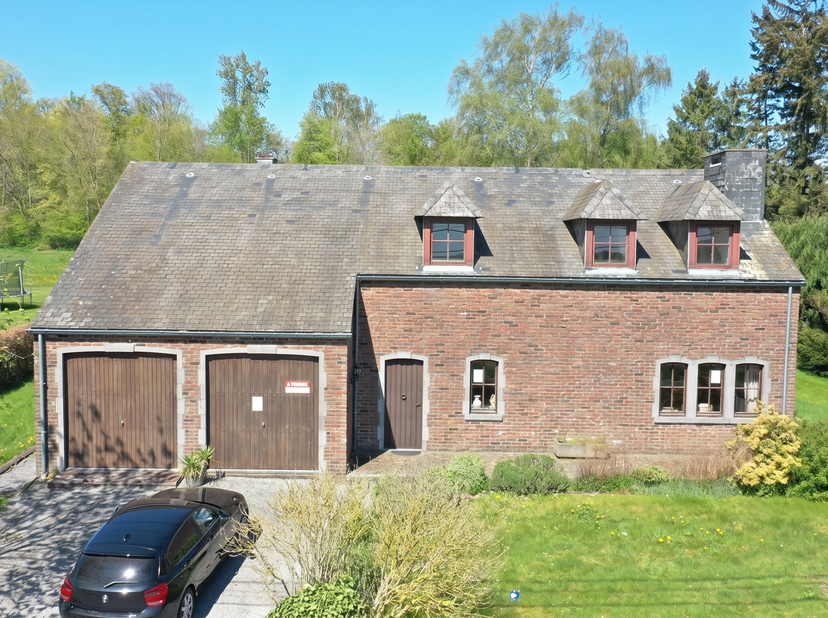 Antoine Immo Nandrin a le plaisir de vous proposer cette charmante maison de 200 m² habitables, située à Tinlot, implantée sur une parcelle de 1.508 m