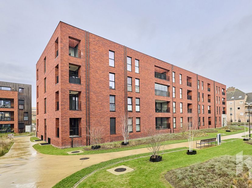 In residentie Agter de Heuf op de 3e verdieping ligt dit levensloopbestendige appartement van 2023. Het heeft 2 slaapkamers, is gesitueerd op een hoek