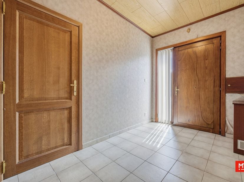 Tussen Zonnebeke en Beselare bevindt zich deze te renoveren woning. Gelegen op een perceel van 530 m² en voorzien van een zonnige tuin, biedt deze eig