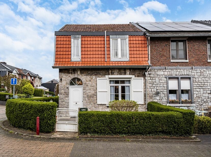 [[ CE BIEN PARTICIPE À LA JOURNÉE MAISONS OUVERTES ERA LE 13/6 DE 11:00 À 12:00 ]] Jolie maison unifamiliale bénéficiant d'une belle situation, dans u