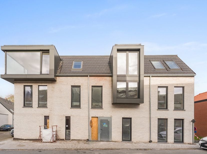 Dit hedendaagse &amp; kwalitatieve nieuwbouwproject zal binnenkort de nieuwe thuis worden van 5 ruime en lichtrijke appartementen. Met 5 moderne apparteme