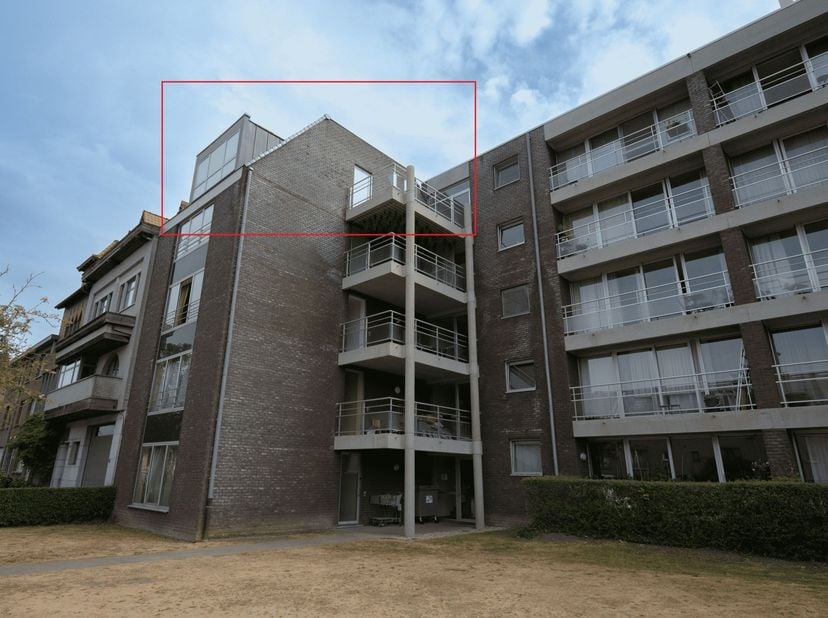 Dit appartement in de Drongensesteenweg in Gent ligt op een heel centrale locatie. Met de Watersportbaan en het natuurgebied Bourgoyen-Ossemeersen vla