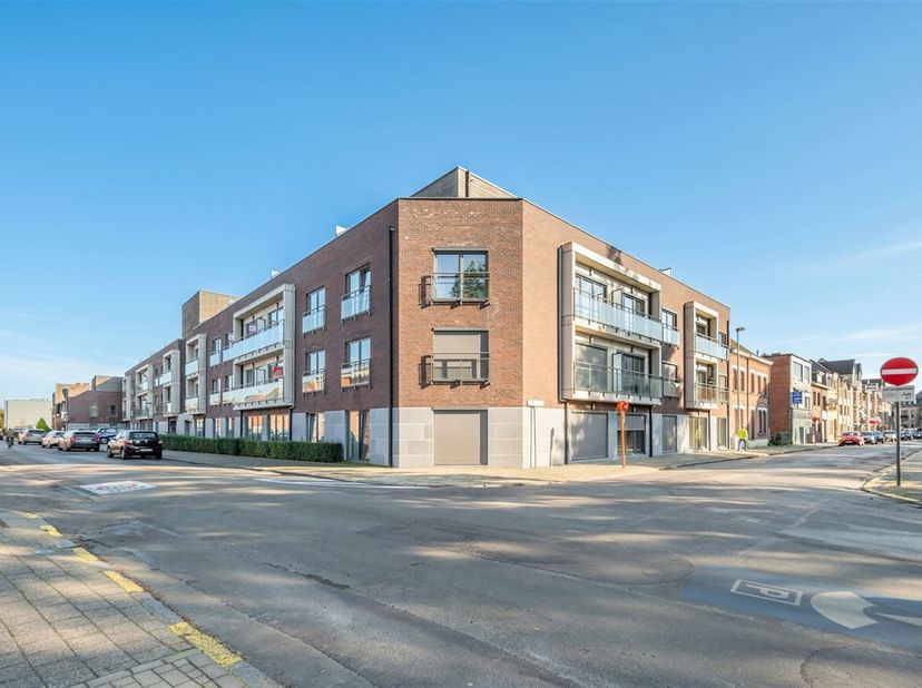 Deze charmante assistentiewoning maakt deel uit van Residentie Gaudium, een moderne woonzorgresidentie met 64 erkende assistentiewoningen, gebouwd in