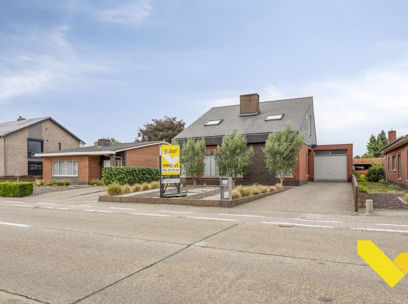 Bekijk ook zeker de 3D virtuele tour en krijg zo nog beter een beeld van wat deze woning u te bieden heeft.<br />
Deze woning te Dessel met een aangen