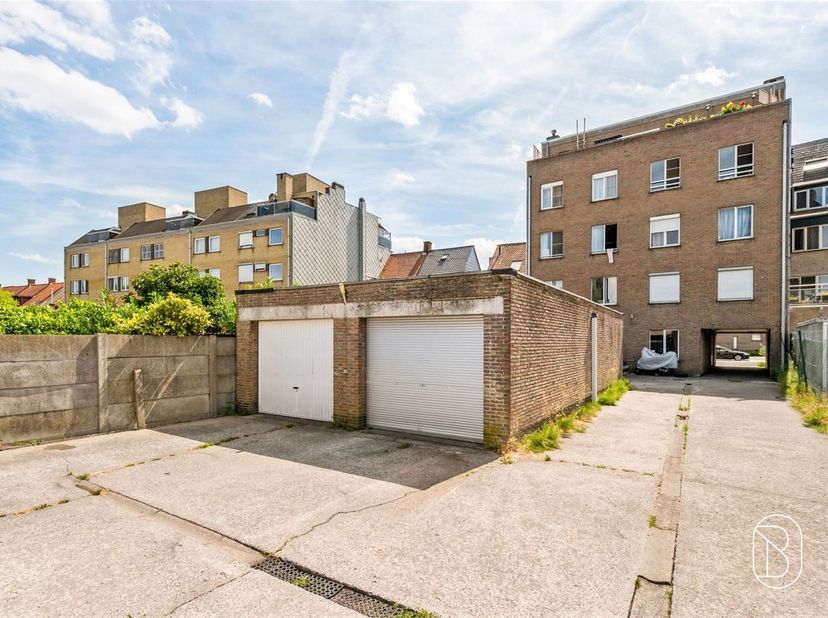 Garage à vendre à Ardooisesteenweg 165,
                    8800 Roeselare
