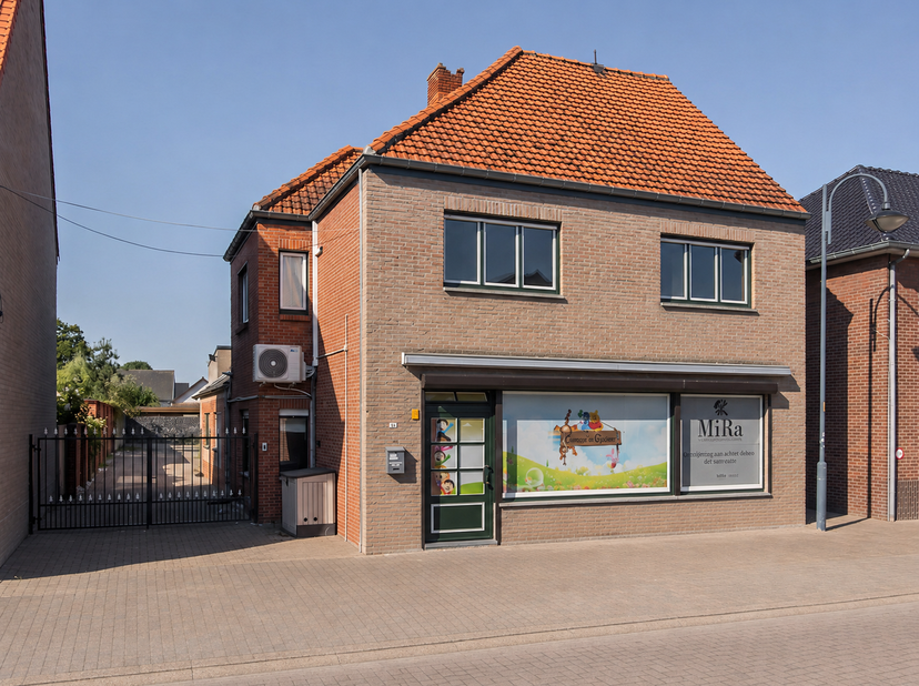 Ben je op zoek naar een energiezuinige handelswoning met een centrale ligging in Grote-Brogel? Dan is dit pand op een perceel van 8are 80ca precies wa