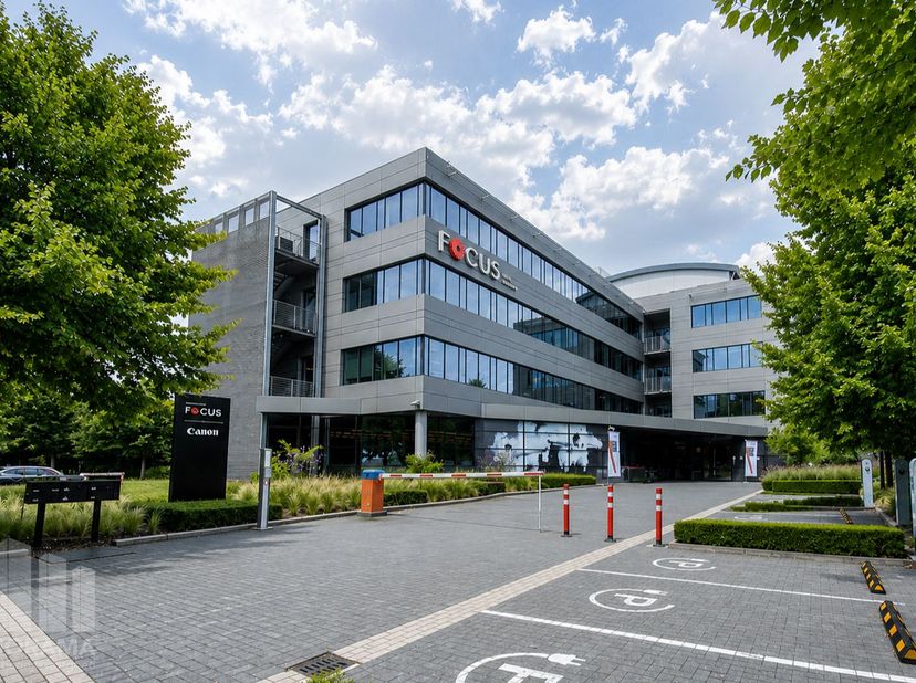 Bureau moderne de 576 m² à louer à Diegem<br />
Idéalement situé à seulement 650 m de la sortie Machelen (A201), avec un accès rapide au R0/E40. Excel