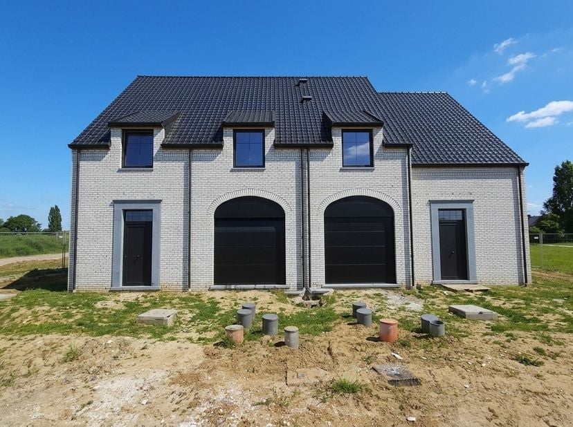 In Schuiferskapelle, nabij Tielt, bouwt C-Nest Groep 10 nieuwe woningen in een kleinschalige nieuwe verkaveling.<br />
De verkaveling is gelegen in de