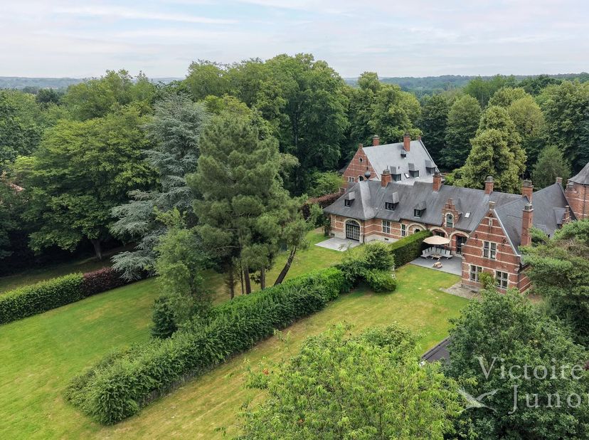 Gepresenteerd door Elisabeth du Chastel: 0495 79 78 58 / elisabeth.duchastel@victoire.be<br />
Victoire Junot biedt u dit prachtige huis van 255 m² aa