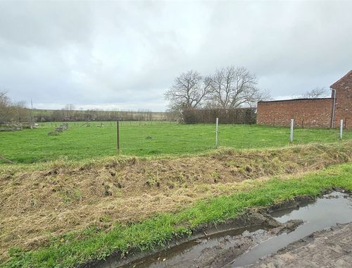                                         Terrain à vendre à Angre, € 70.000
