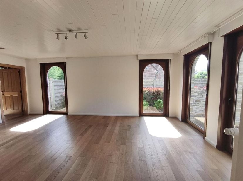 Maison prête à être emménagée avec 4 chambres, un beau jardin et un espace de vie unique à Balen<br />
Situation<br />
Situé au calme à Hege 3 à Balen