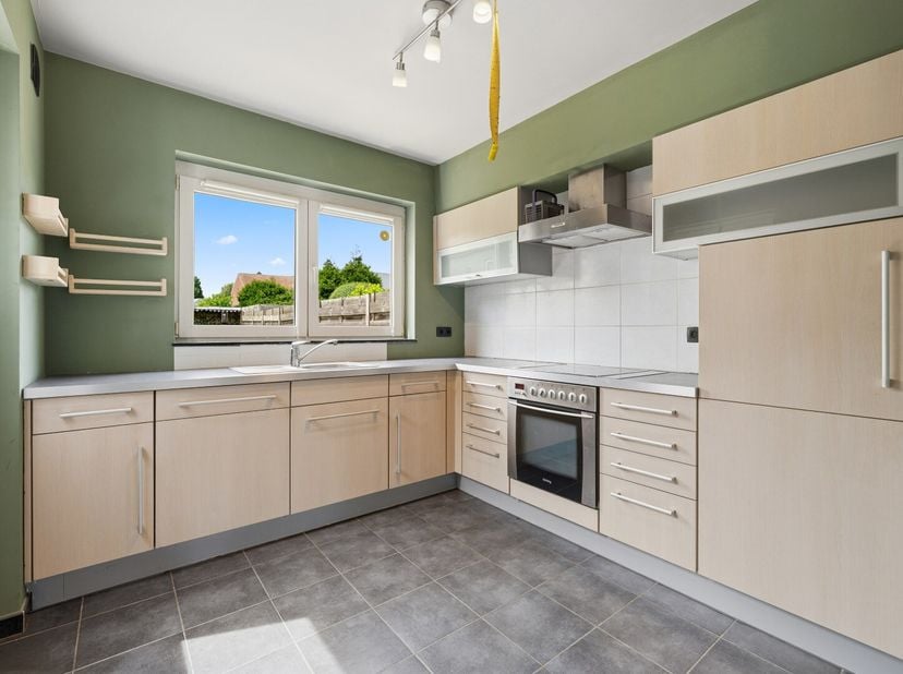 Deze moderne rijwoning is prachtig gelegen in het landelijke en karaktervolle Outgaarden bij Hoegaarden. Makkelijk bereikbaar via E40 (Brussel-Luik) e