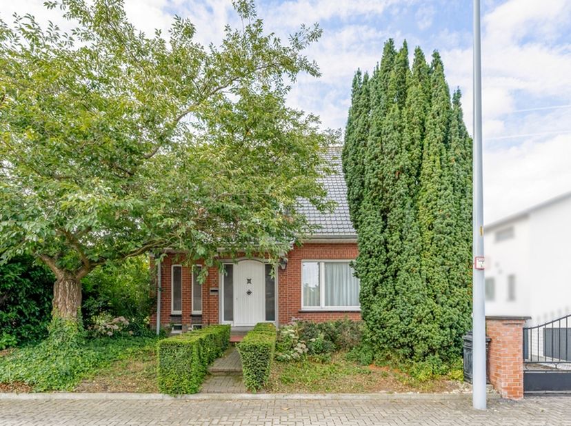 Huis te koop in Stadenstraat 105,
                    8800 Roeselare