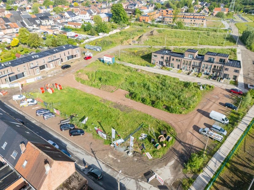 [[ DIT PAND NEEMT DEEL AAN DE ERA OPEN HUIZEN DAG OP 13/6 VAN 9:30 TOT 10:30 ]] Ontdek Hattrick, een hedendaags nieuwbouwproject waarbij wooncomfort c