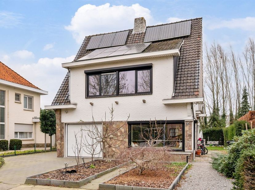 Energiezuinige woning met o.a. 4 slaapkamers en inpandige garage op een rustige locatie in Essen<br />
Een instapklare woning op een rustige ligging,