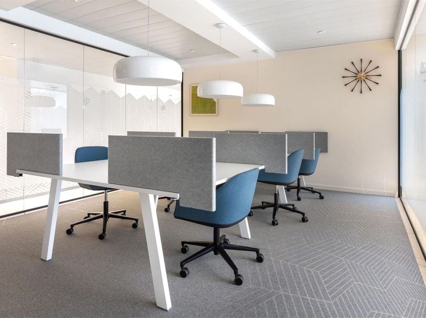 Bereik uw maximale productiviteit in Brussel in het bruisende co-workingcentrum Manhattan Centre. Dankzij de centrale locatie in de zakenwijk, vlakbij