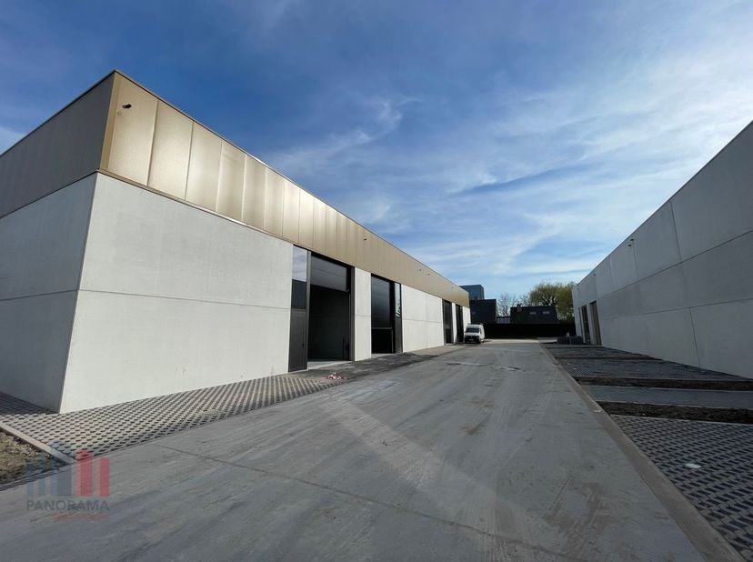 Bien professionnel à louer
                    à 8800 Roeselare