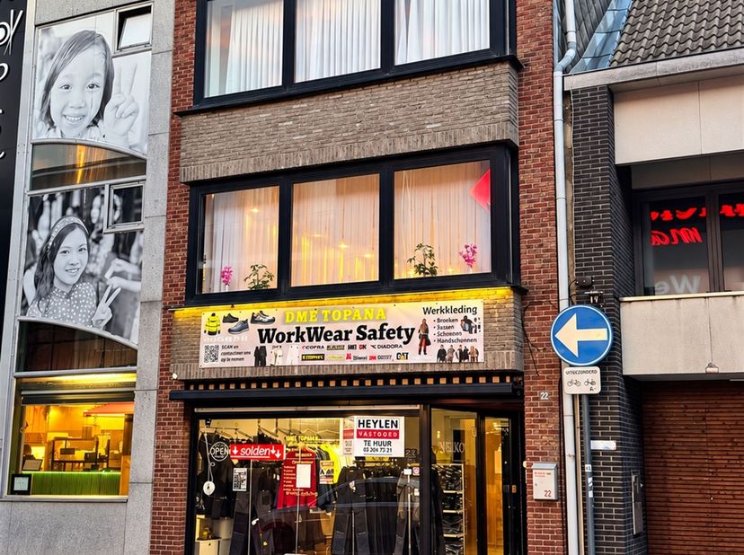 Bien professionnel à louer à Yzerhand 22 boîte 101,
                    9120 Beveren