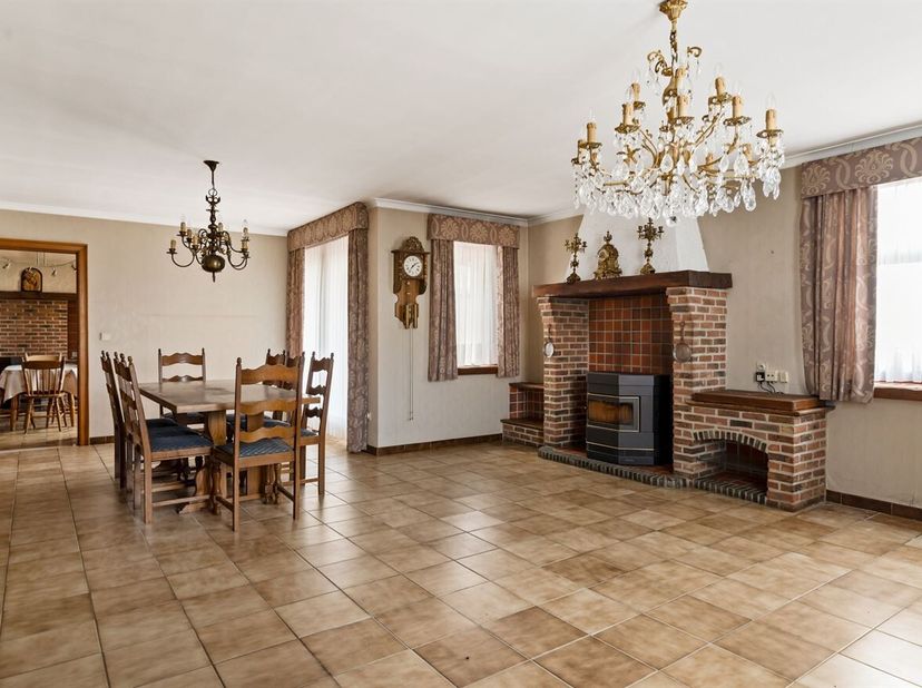 Openhuizendag op zaterdag 13 juni van 17u00 - 18u00<br />
De woning bevindt zich in een rustige en aangename straat met een vlotte bereikbaarheid naar