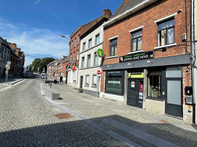 Ideaal gelegen in het stadscentrum: een vastgoedbeleggingspand met 3 zelfstandige eenheden (100% verhuurd), bestaande uit op de begane grond een winke