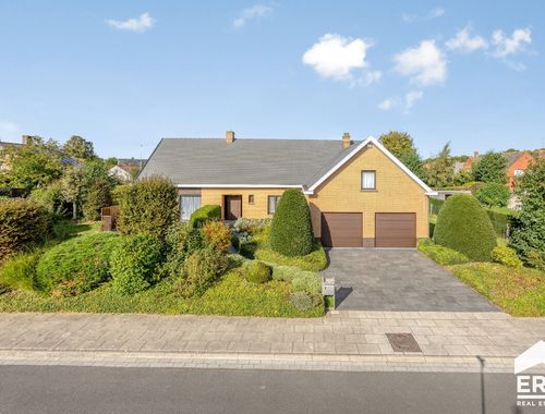                                         Villa à vendre à Sint-Kruis, € 475.000
