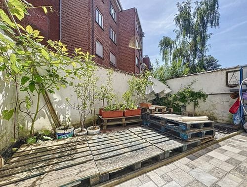                                         Appartement te huur in Laken, € 460
