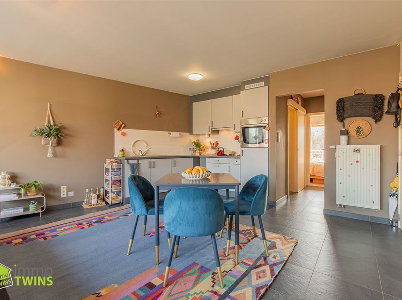 Gezellig appartement met dakterras en staanplaats in Aalst<br />
Dit charmante 1-slaapkamer appartement bevindt zich op de eerste verdieping van een