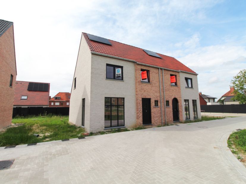 Schitterende half open woning&amp;nbsp;te huur in De Kleiputten in een rustig gelegen woonwijk<br />
Deze woning beschikt over alle nodige hedendaagse com