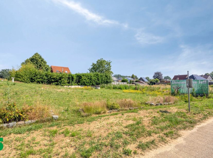 Bouwgrond voor open bebouwing op toplocatie in Meerhout (LOT 2).<br />
Mooi gelegen bouwgrond voor open bebouwing met een totale oppervlakte van 816m²