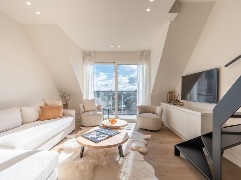 Bel appartement duplex neuf avec vue d&amp;eacute;gag&amp;eacute;e, situ&amp;eacute; dans une rue lat&amp;eacute;rale de la Kustlaan et &amp;agrave; 50 m&amp;egrave;tres de l