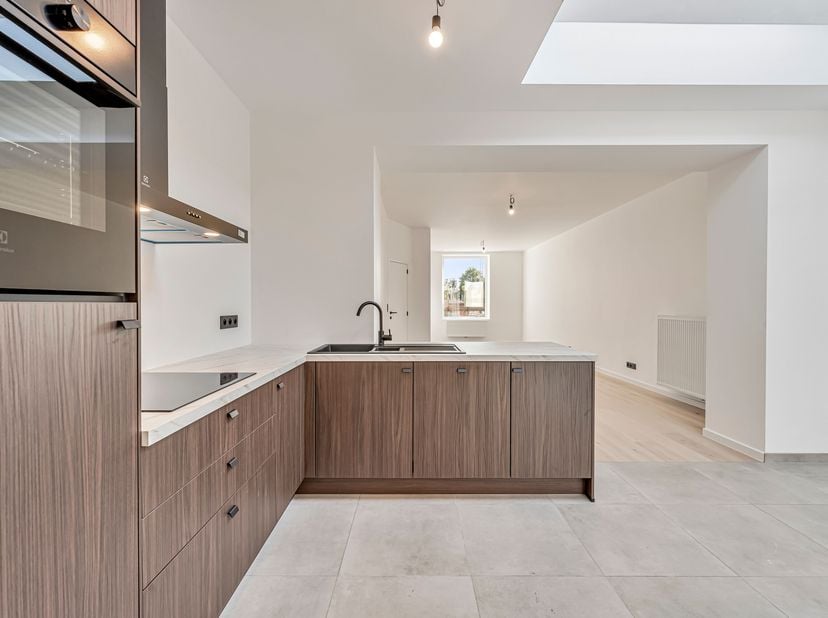 Volledig vernieuwd, energiezuinig én meteen klaar om in te trekken? Welkom in Izegem!<br />
Sommige woningen vragen nog tijd, werk en een stevig renov
