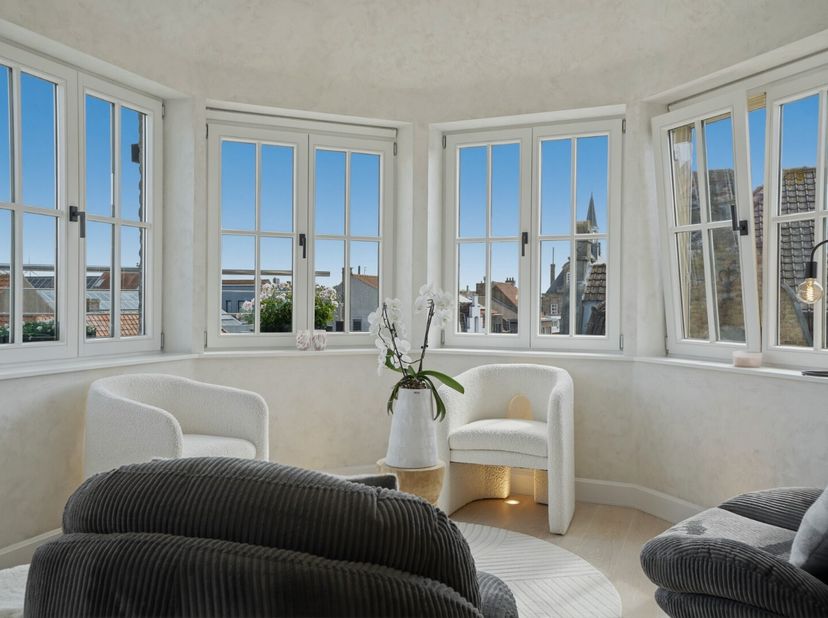 Instapklaar duplexappartement (125 m²) met zicht op de kaai in Nieuwpoort-Stad<br />
Bent u op zoek naar een luxueuze uitvalsbasis in het hart van Nie