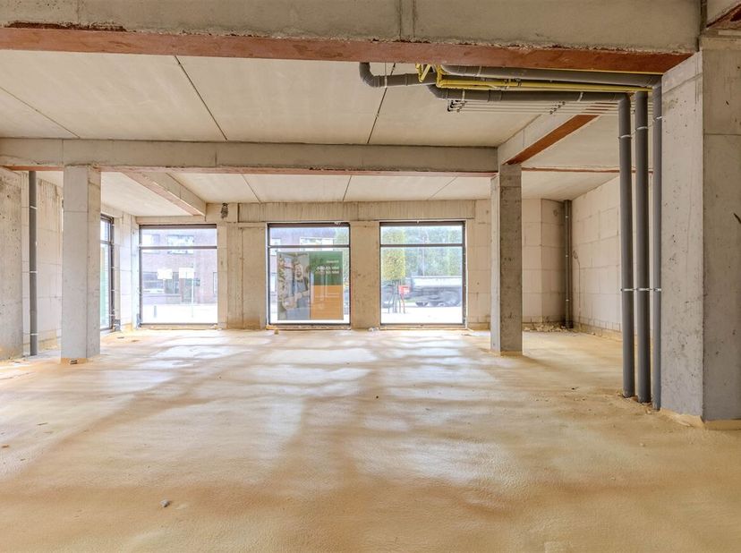 Te koop: 96,71 m² handelsruimte op toplocatie Residentie Aleidis<br />
Ontdek deze nieuwe handelsruimte met een oppervlakte van 96,71 m², gelegen op e