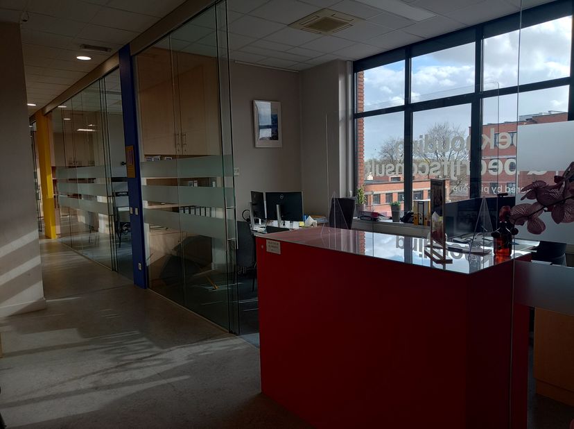 Instapklare kantoorruimte op campus Blairon te Turnhout. <br />
<br />
Deze kantoorruimte is bestemd voor grote en kleine ondernemingen. Op de campus