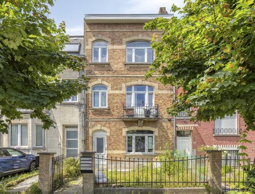                                         Appartementsgebouw te koop in Laken, € 640.000
